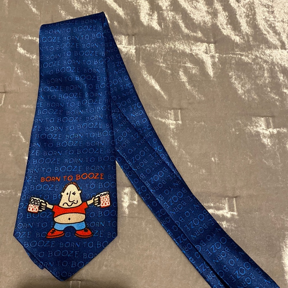 Vintage “Born to booze” tie by Essentials